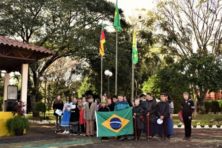 Hora Cívica na Praça marca comemorações dos 200 anos da independência do Brasil em Salvador das Missões