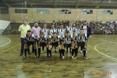Renegados é o líder do Campeonato de Futsal
