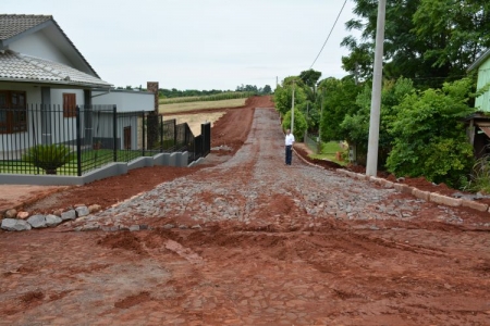 Secretaria de Obras finaliza calçamento em três locais do município Secretaria de Obras finaliza calçamento em três locais do município