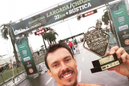 Maratona Internacional de Porto Alegre teve salvadorense no topo do pódio
